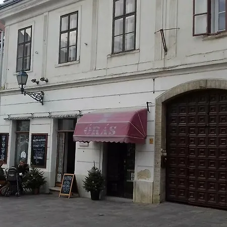 Jokai Apartman Apartmán Pětikostelí